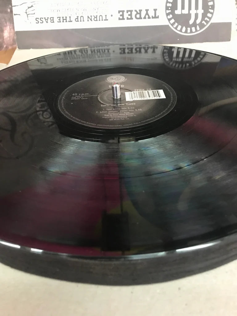 WOODEN TURNTABLE STYLE WALL MOUNT FOR VINYL