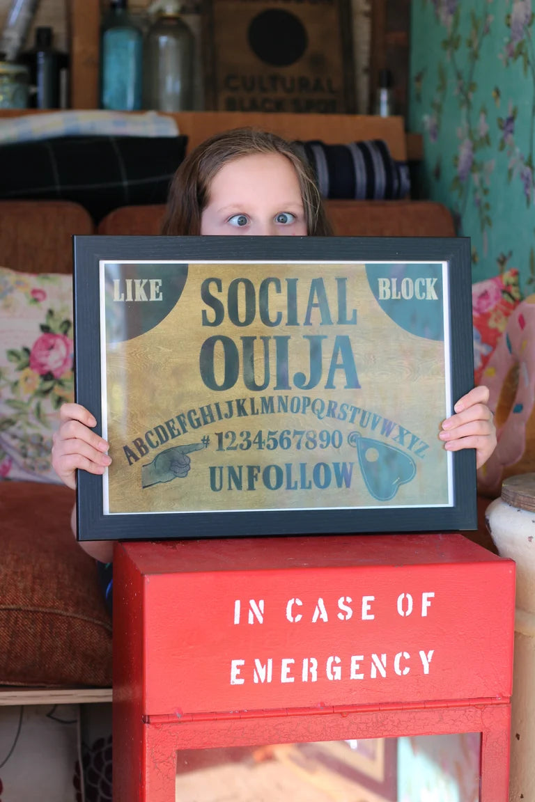 SOCIAL OUIJA BOARD
