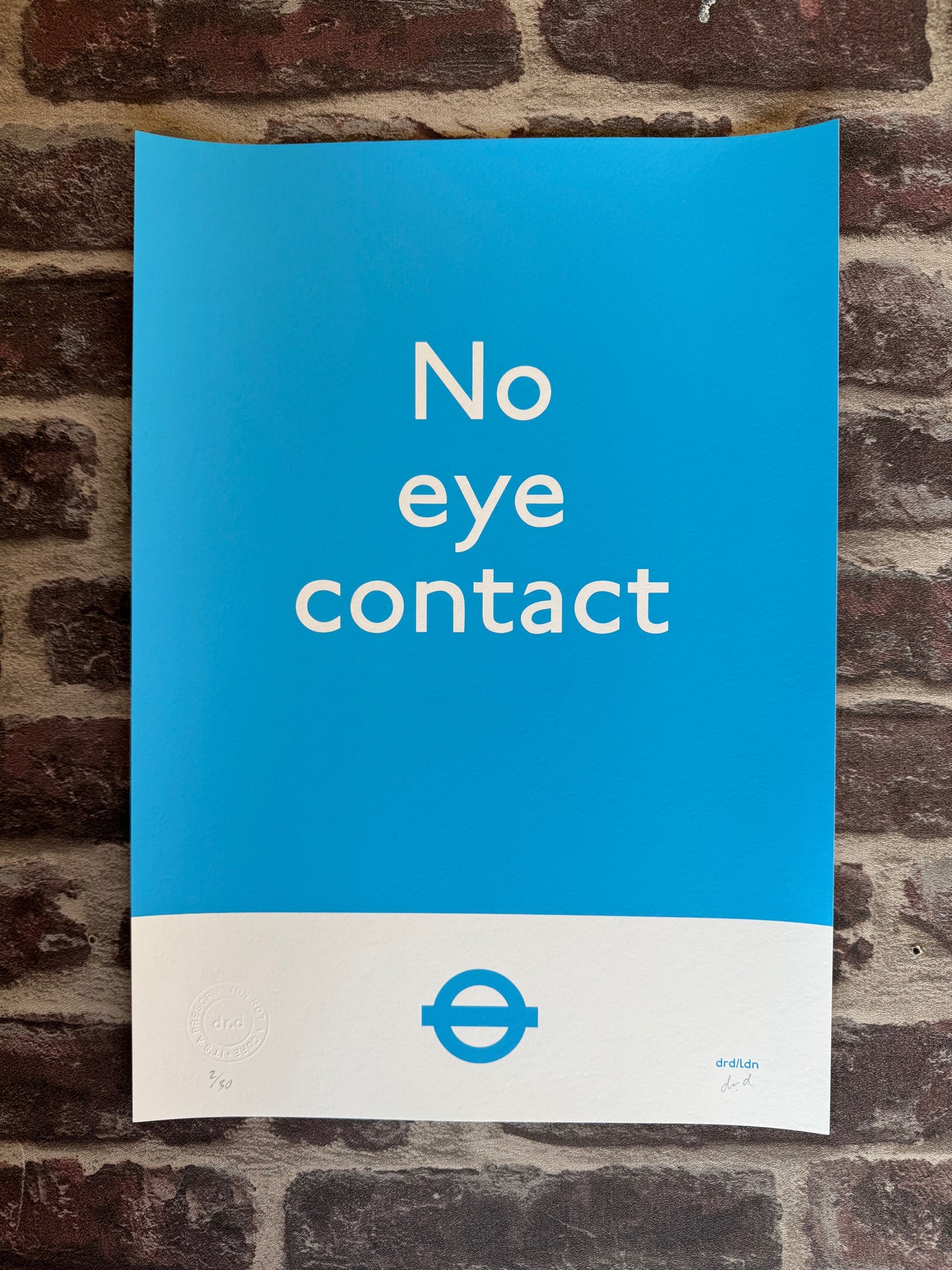 NO EYE CONTACT VICTORIA LINE